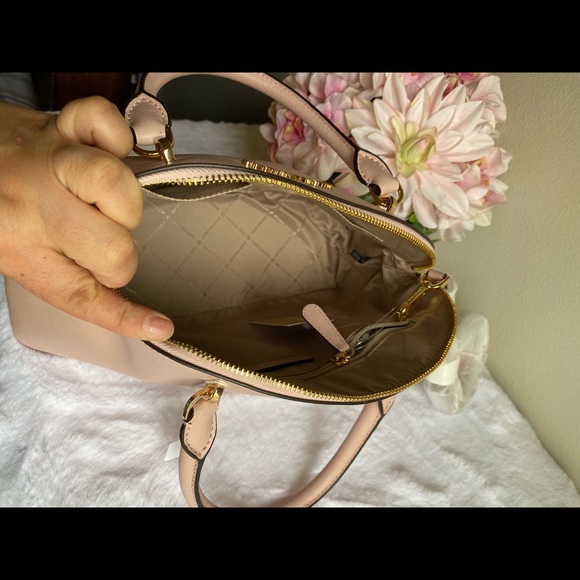 LAST PIECE 🌸Michael Kors Emmy satchel🌸 - Picture 4 of 7